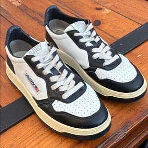 Autry Medalist Size 41